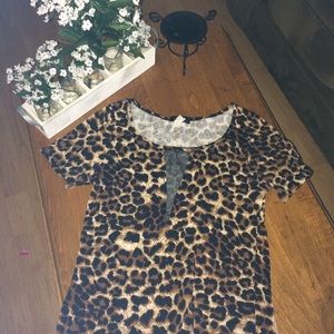 Form Fitting Leopard Print Tee